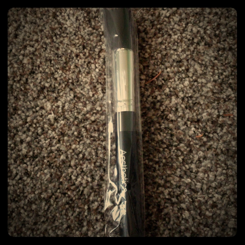 5/25 Aesthetica face brush